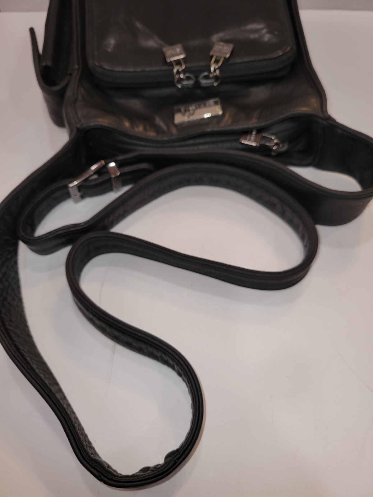 Perlina Black Soft Leather Crossbody/Shoulder Bag Classic Style Approx 8″ x 8″
