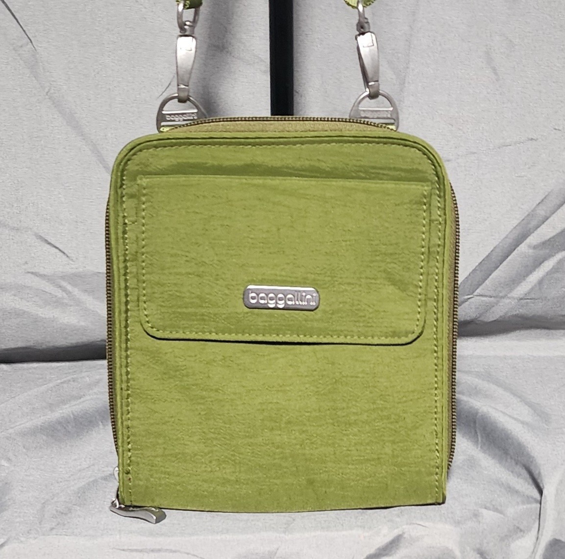 NWOT Baggallini RFID Blocking Moss Green Nylon Crossbody Purse