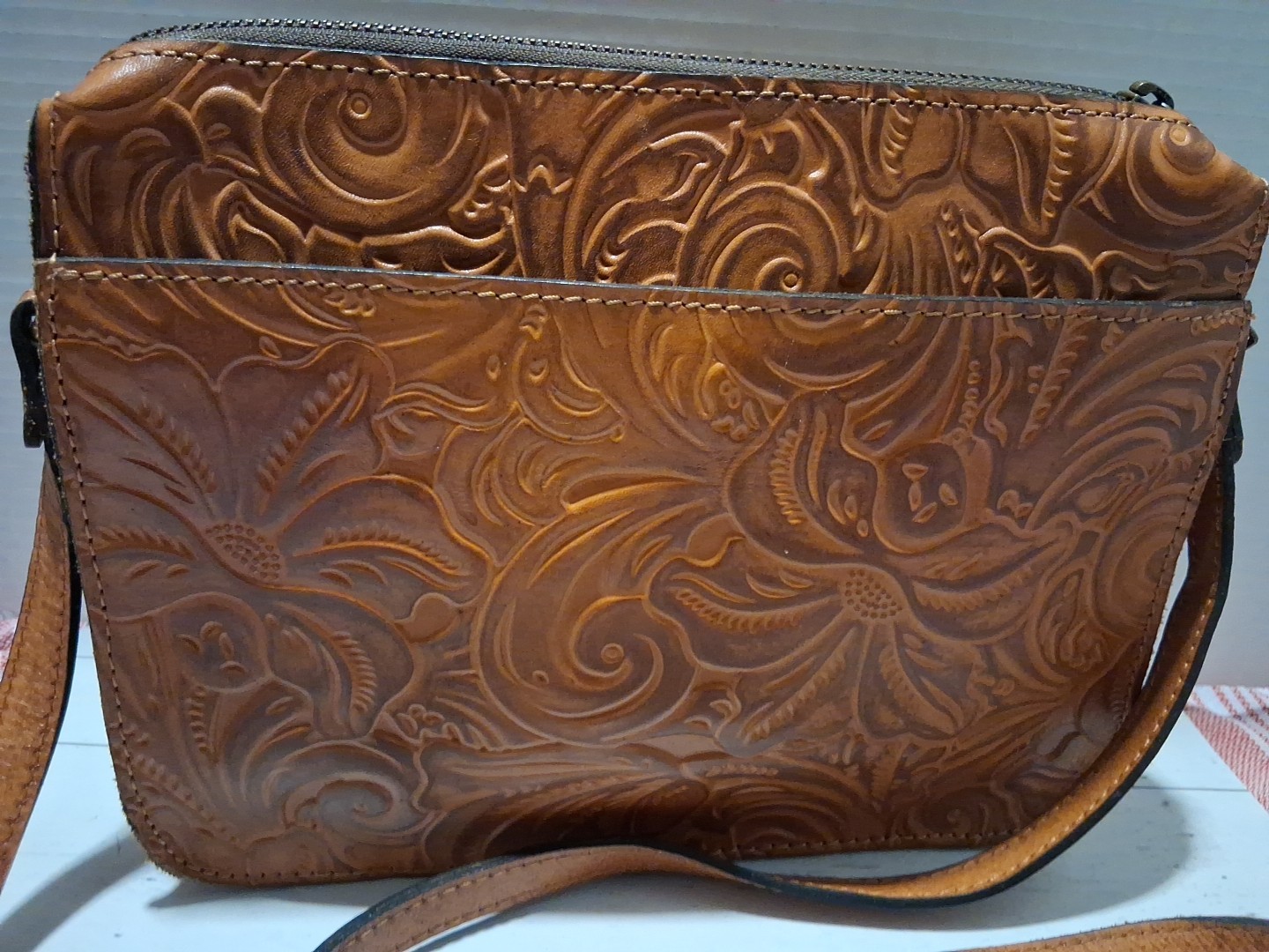 No Used Patricia Nash Tooled Brn Leather Floral Crossbody Zip Top 2 Side Pockets
