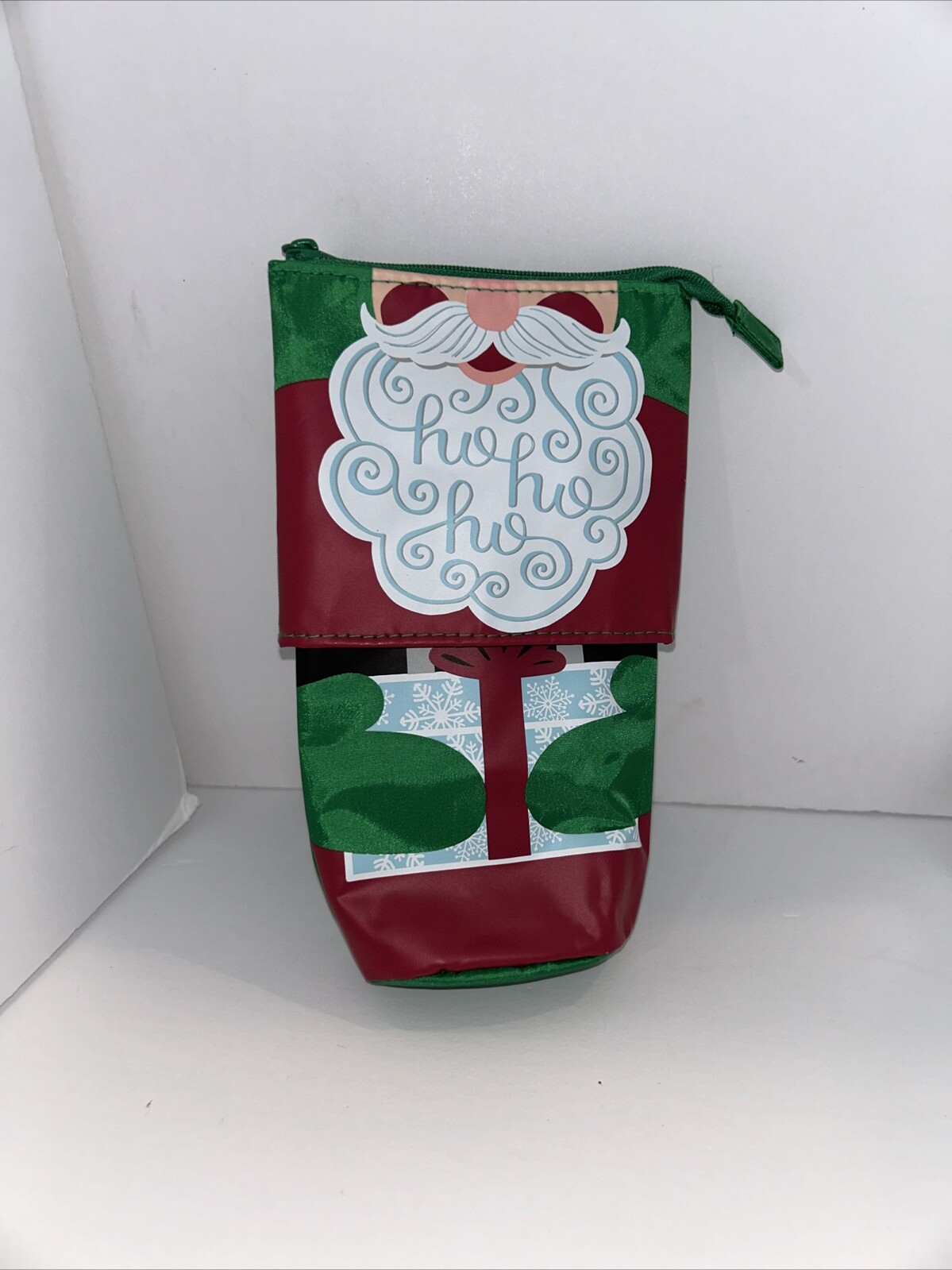 Thirty One SANTA’S BEARD Hide And Peek Pouch EXPANDS TO 7-1/4” High NWT