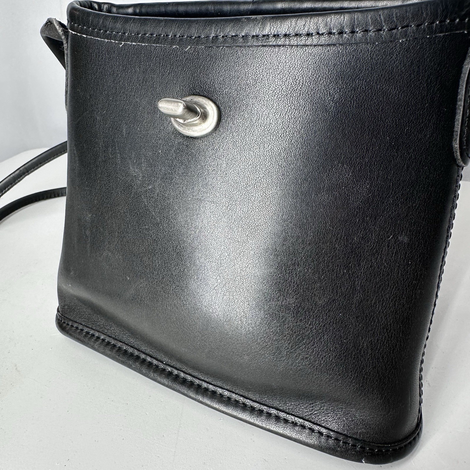 Vintage Coach Tango Flap 9049 Black Leather Turnlock Crossbody