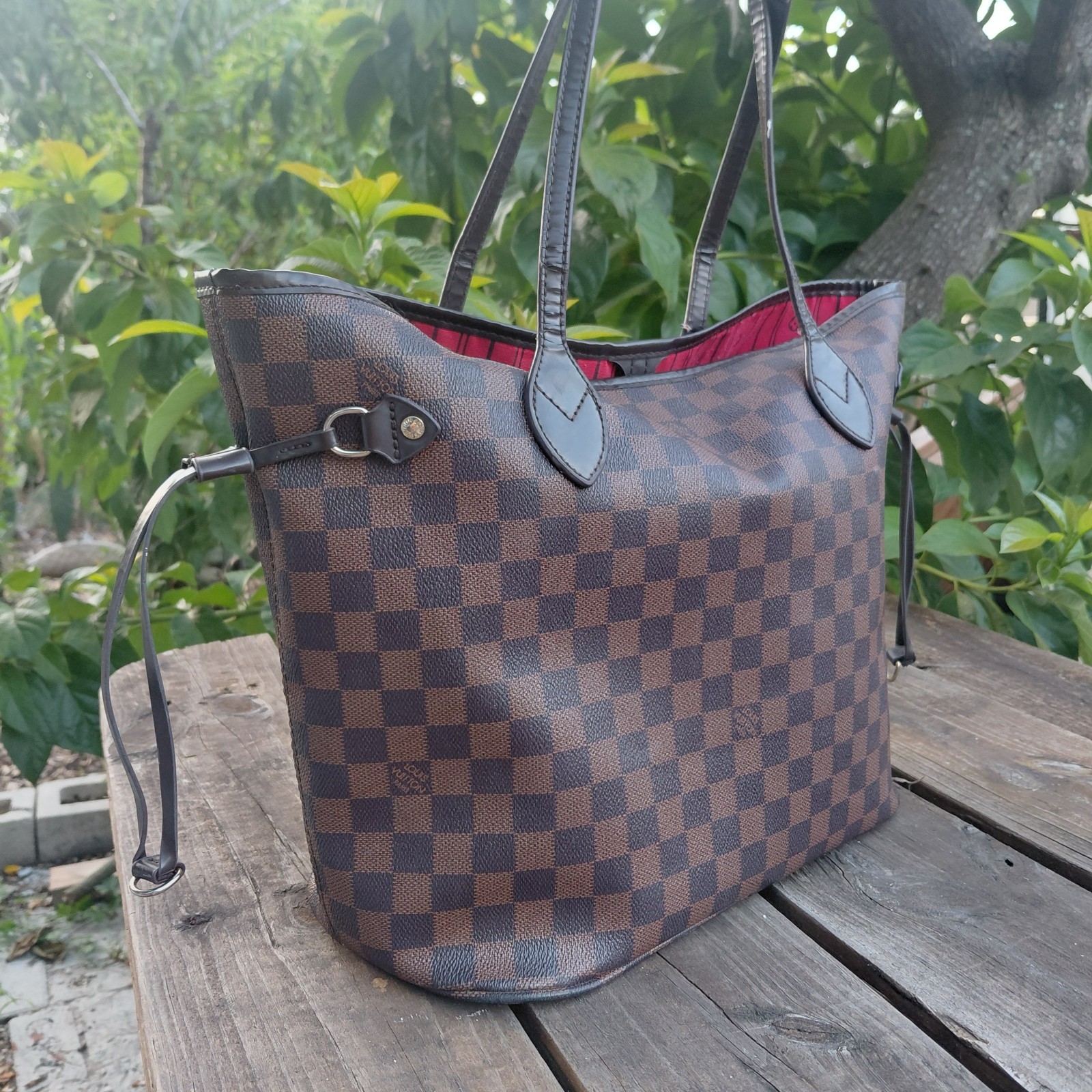 Louis Vuitton Neverfull MM in Damier Ebene canvas