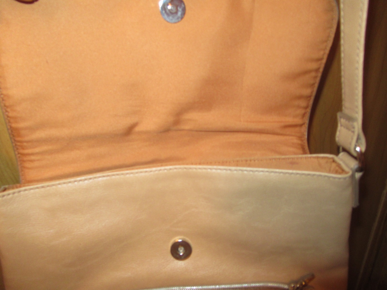Women’s Relic Crossbody Faux Leather Tan Flap Over Handbag RHL2527