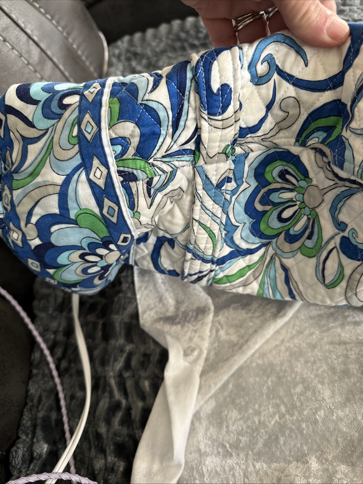 VERA BRADLEY Large Size Duffel Bag 22x12x12 Mediterranean White RETIRED