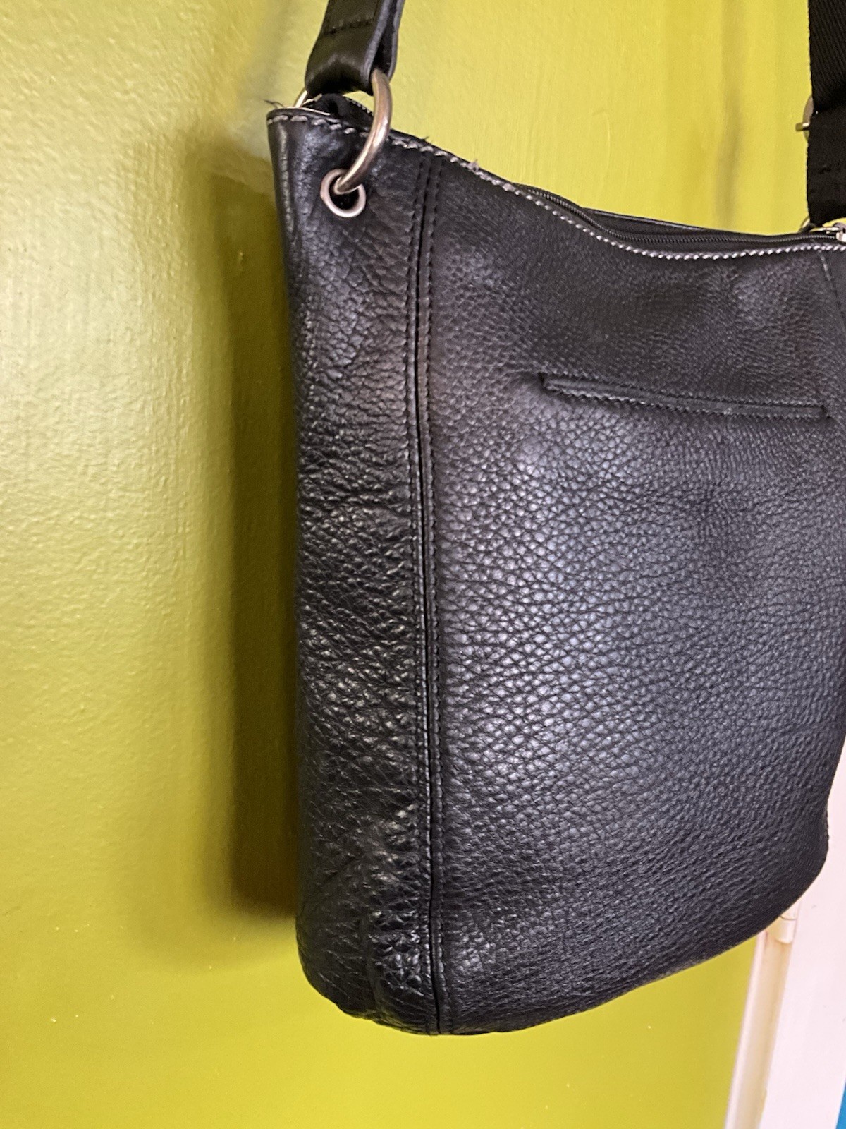 The Sak Laurel Crossbody Bag Classic Black Pebbled Leather Purse Travel Everyday