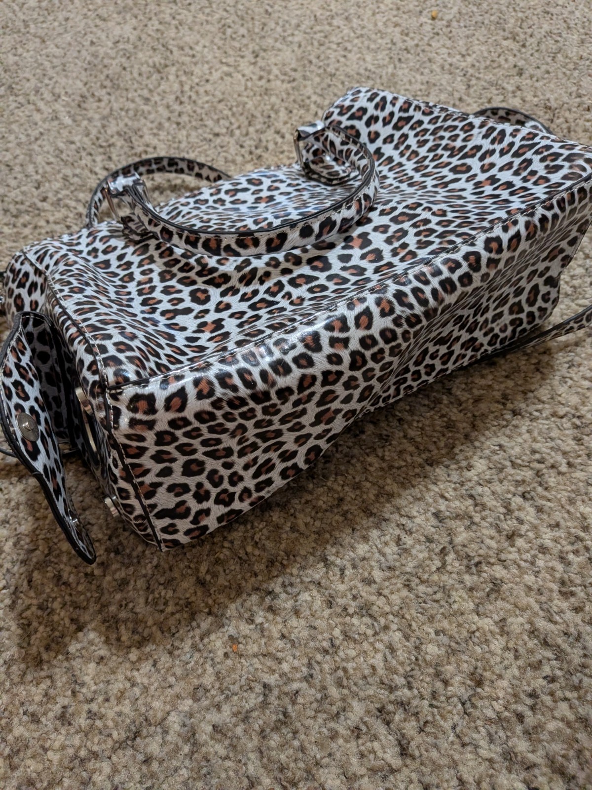 Primeware insulated drink purse features a fashionable white cheetah print
