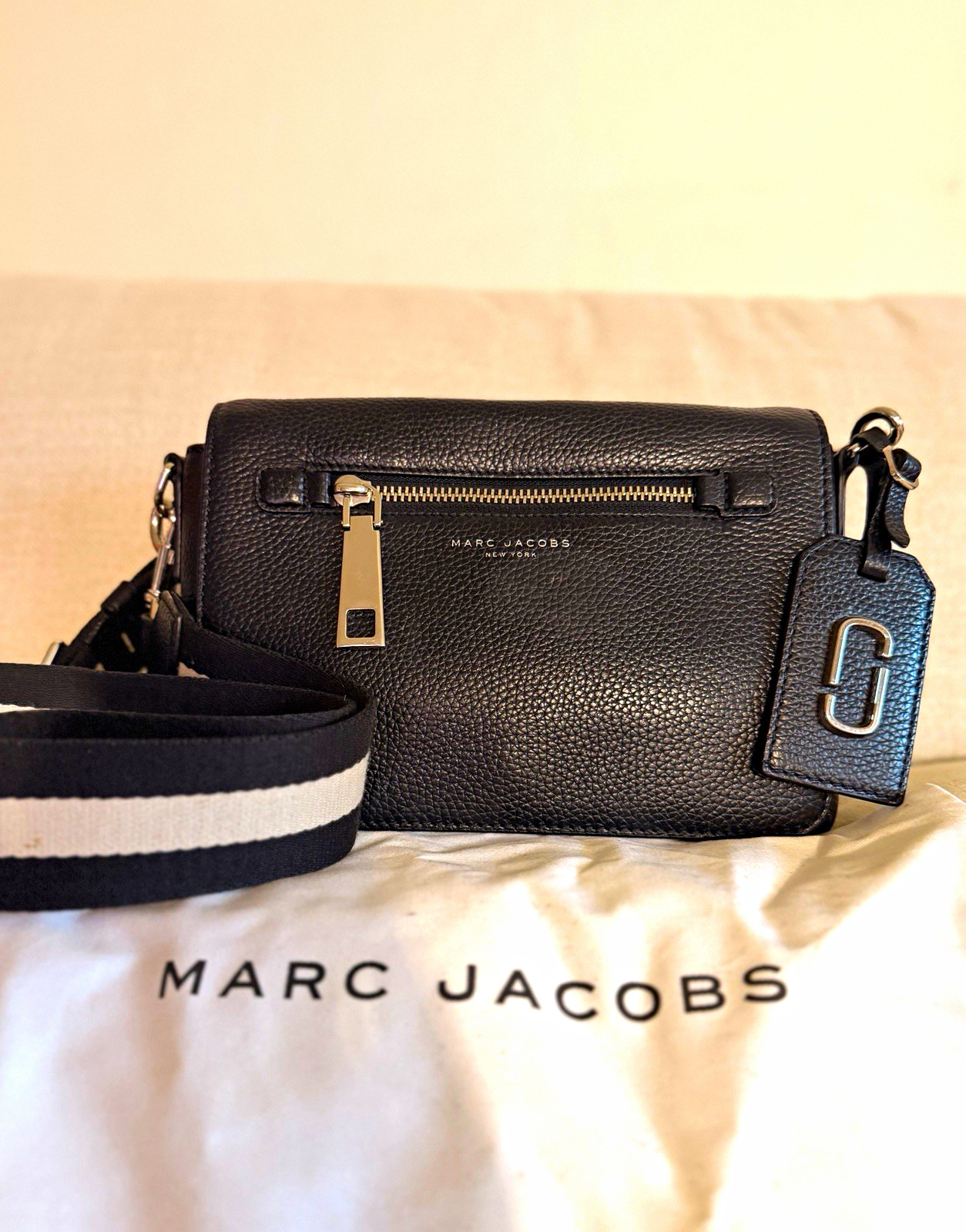 Marc Jacobs Black Pebbled Crossbody Bag Zip Detachable Strap Dust Bag