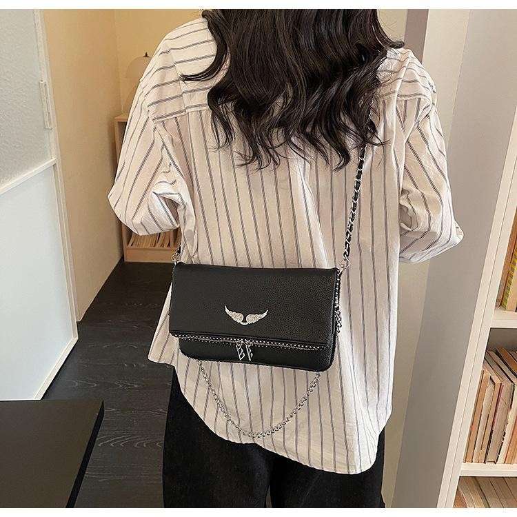 Fashionable Small Square Crossbody Bag with Retro Chain Design for Women.