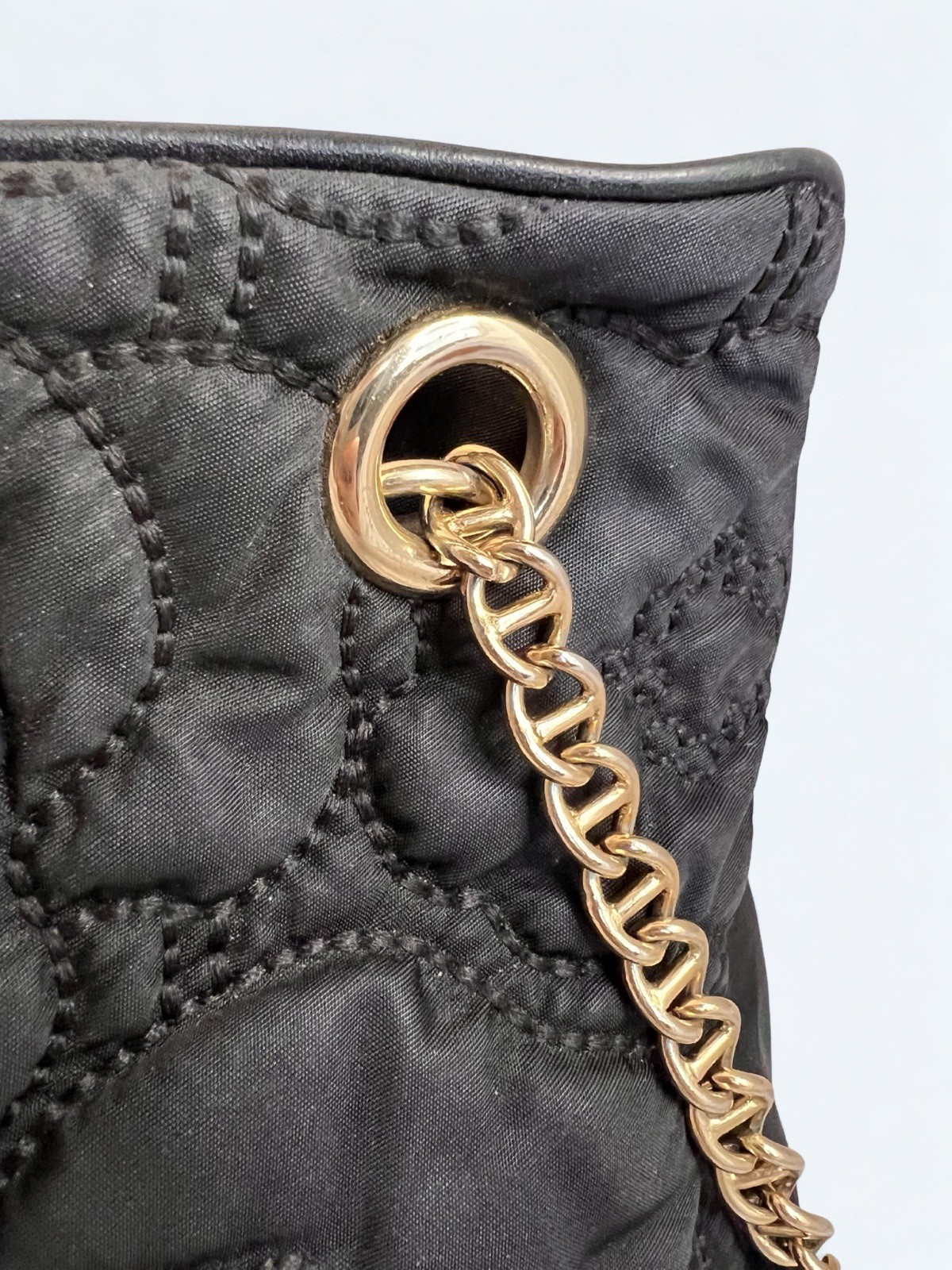 Kate Spade New York Black Quilted PoppyShoulder Bag Gold Chain Strap Zip Top