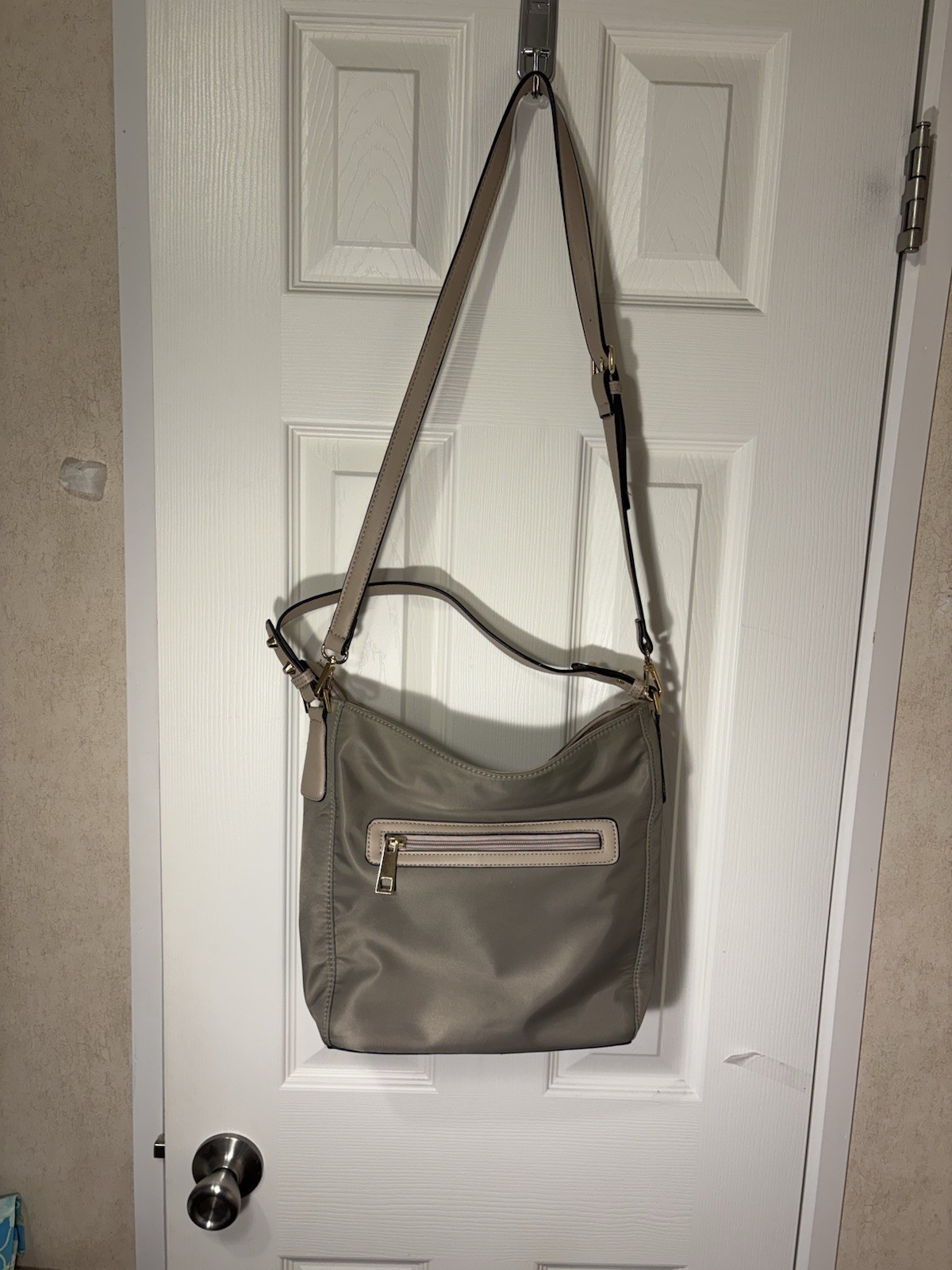 Sondra Roberts Nylon Tote Nylon Side Pockets Zipper Orange Lining Double Straps