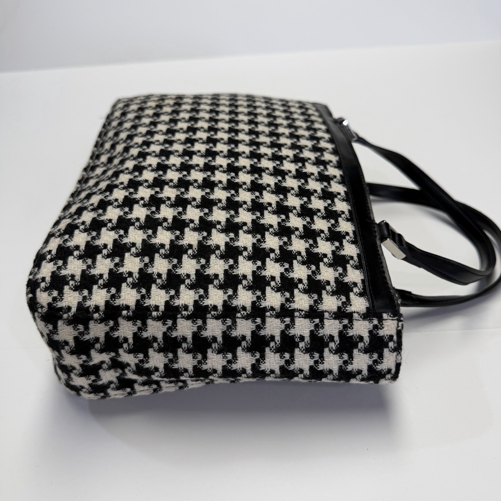 CASUAL CORNER Classic Hounds Tooth Wool Blend Black & White Hand Bag Bow Accent