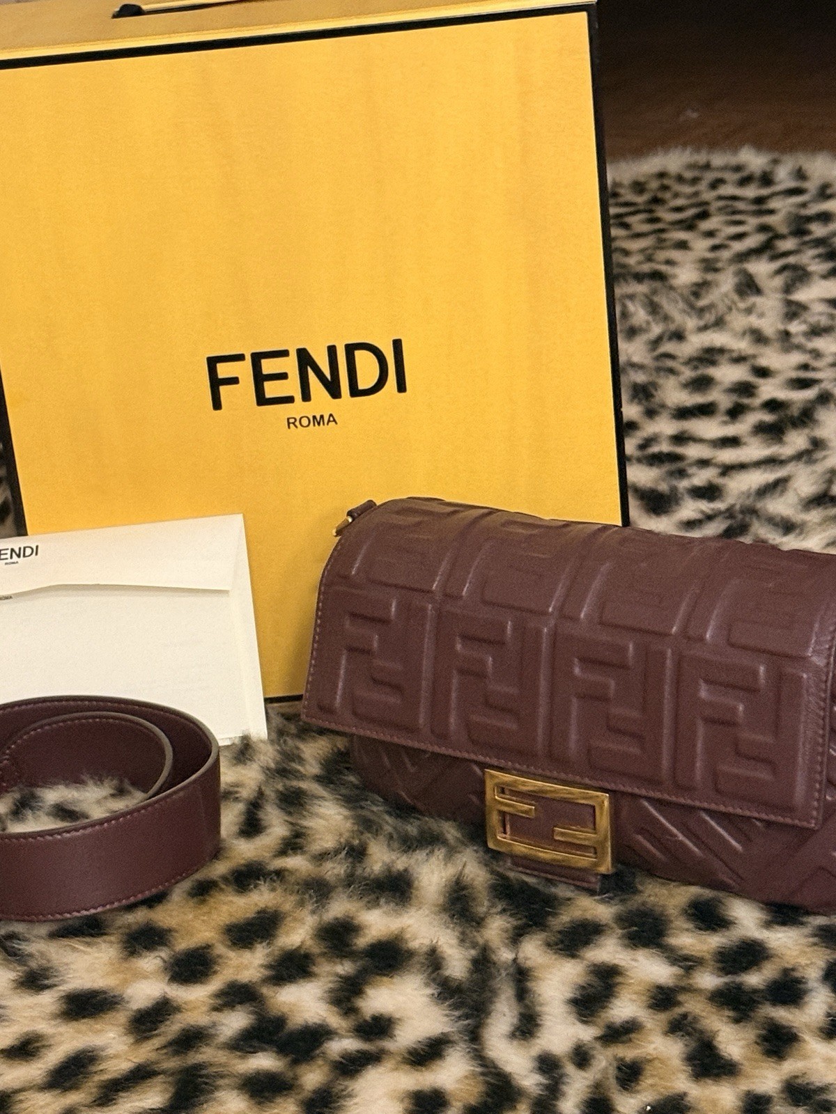 Medium fendi baguette bag burgundy
