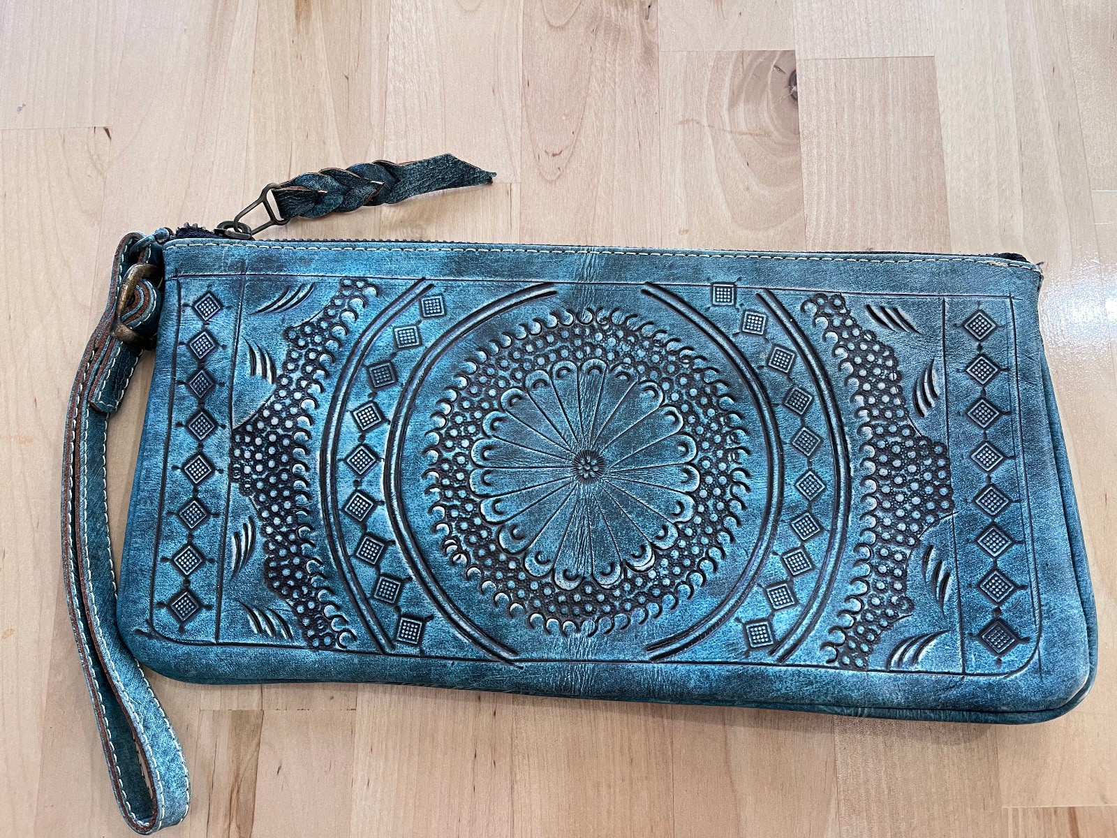 Leaders in Leather Teal Green Tooled Wristlet Clutch Purse – 10.5″ x 5″