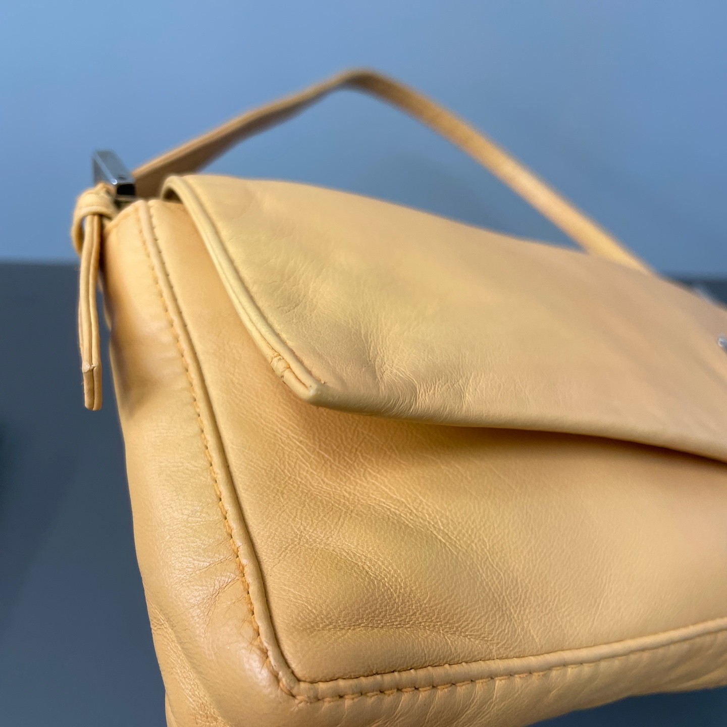Fendi Pre-Owned Authentic Underarm Bag Beige Metal Free Tracked Shipping