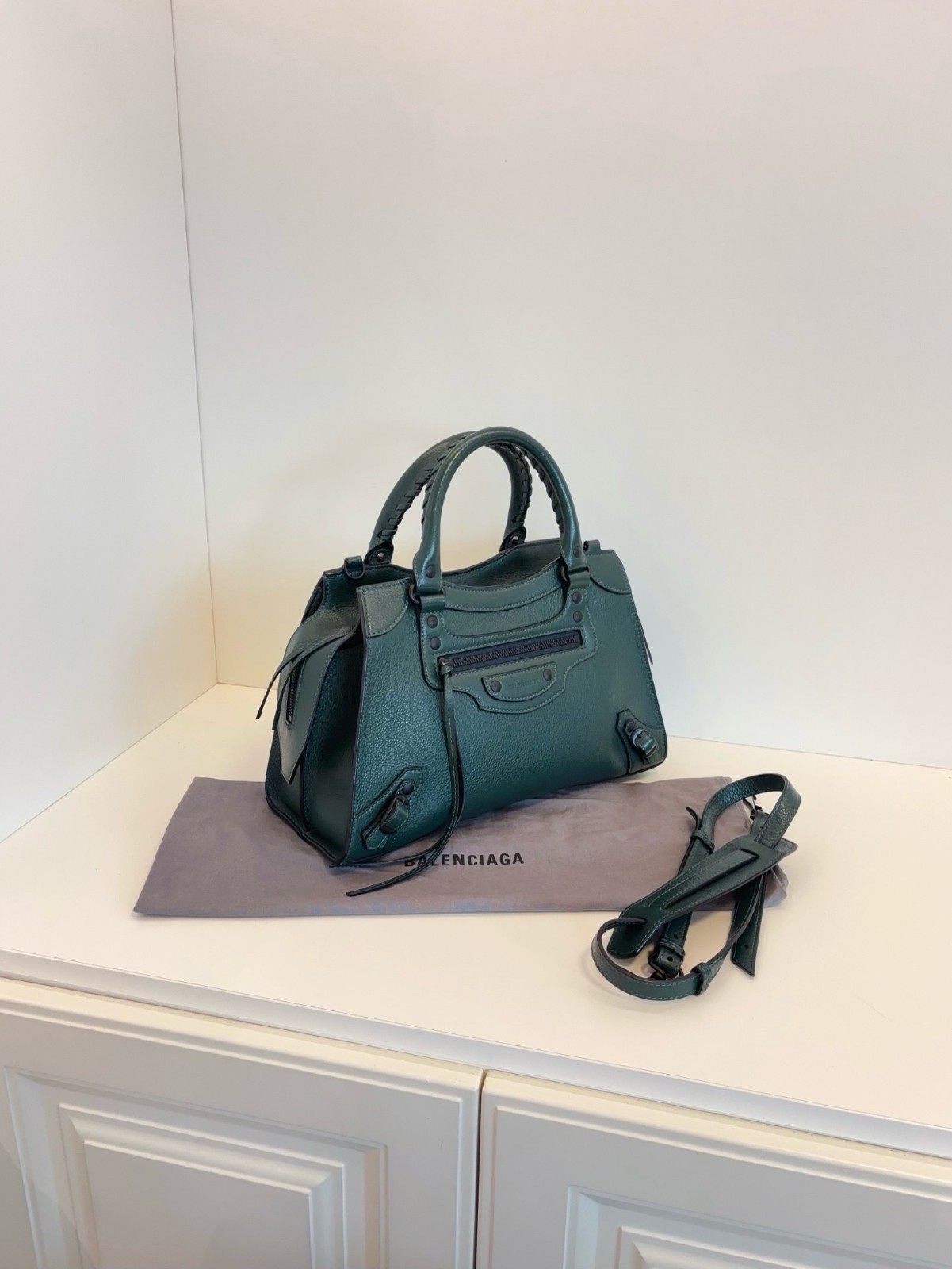 Balenciaga Neo Classic Vintage Green Motorcycle Bag, （33 × 20 × 13） cm