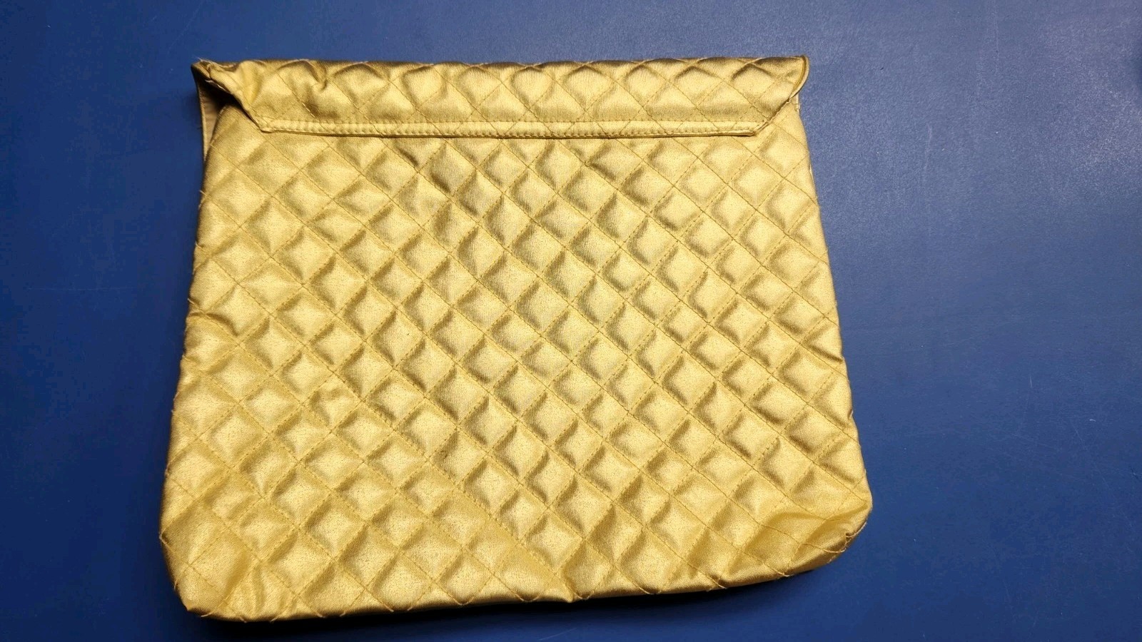 SIGNATURE CLUB A Gold Metallic Quilted Travel Bag