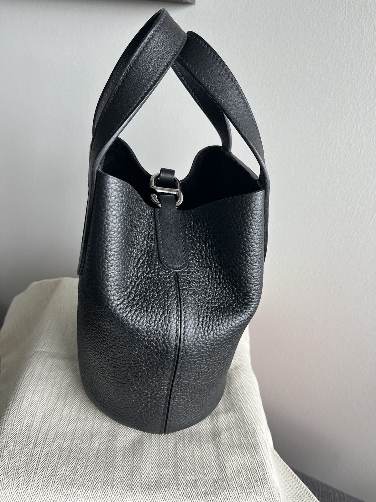 HERMÈS In-The-Loop 18 handbag black PHW clemence swift leather Picotin style