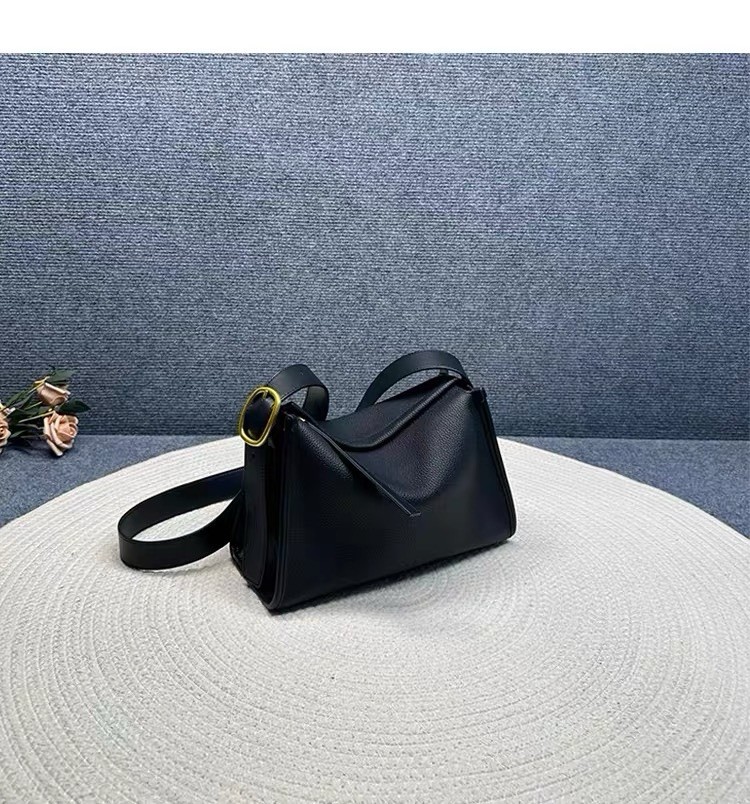 Women’s Black Small Pebbled Zip Shoulder Bag Gold Ring Buckle Detach Strap