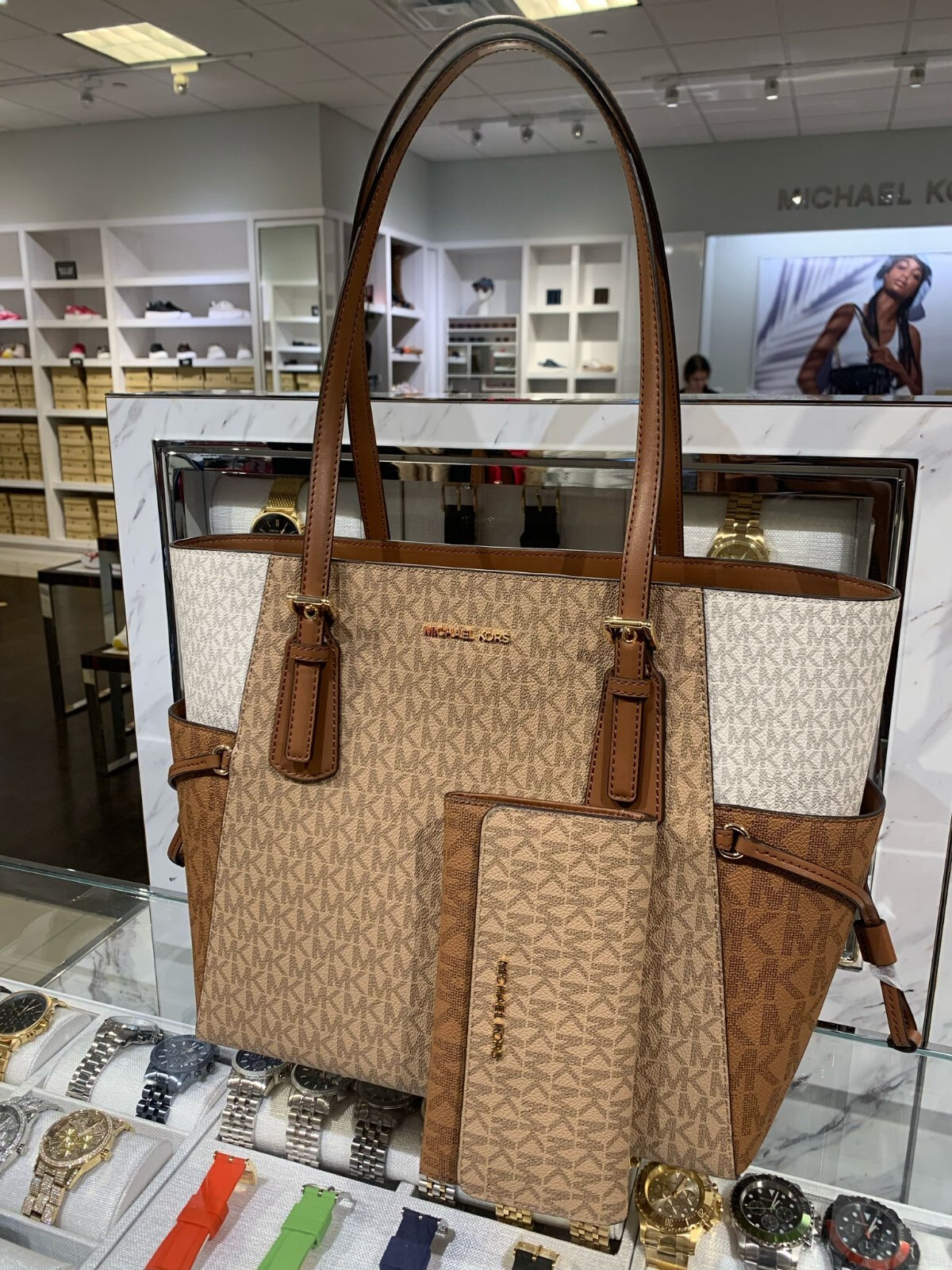 Michael Kors Voyager Lady Tote Shoulder Handbag Purse Bag + Trifold Wallet Camel