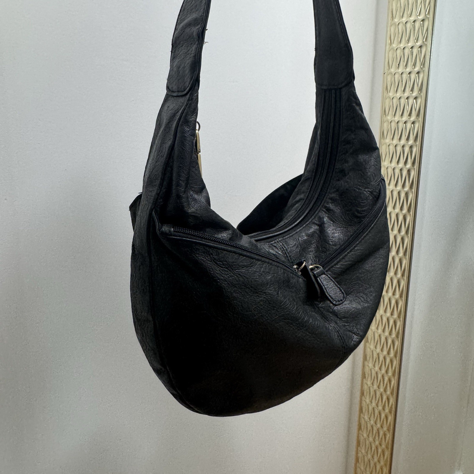 Great American Leatherworks Black Crescent Shoulder Bag Zip Lined Pockets