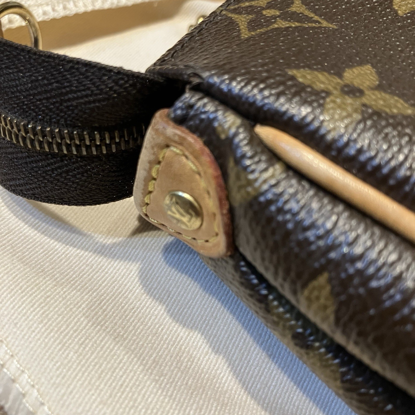 Louis Vuitton Monogram Eva Clutch Shoulder Bag CLEAN Gold Brown Zip Chain