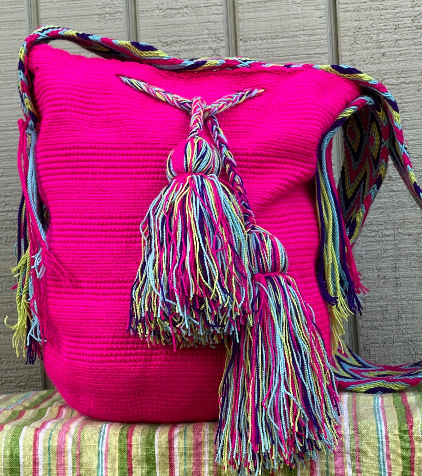 Tribal Wayuu MOCHILA Hand Woven Vegan Bucket Bag Hot Pink Wildly Beautiful New
