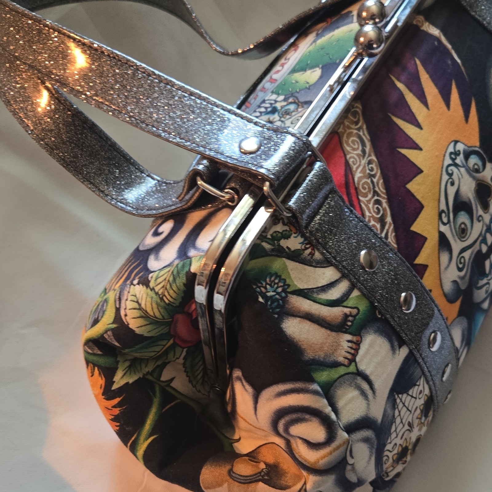 Contigo Multicolor Skull Graphic Print Satchel Top Handle Kiss Lock Zip Studs