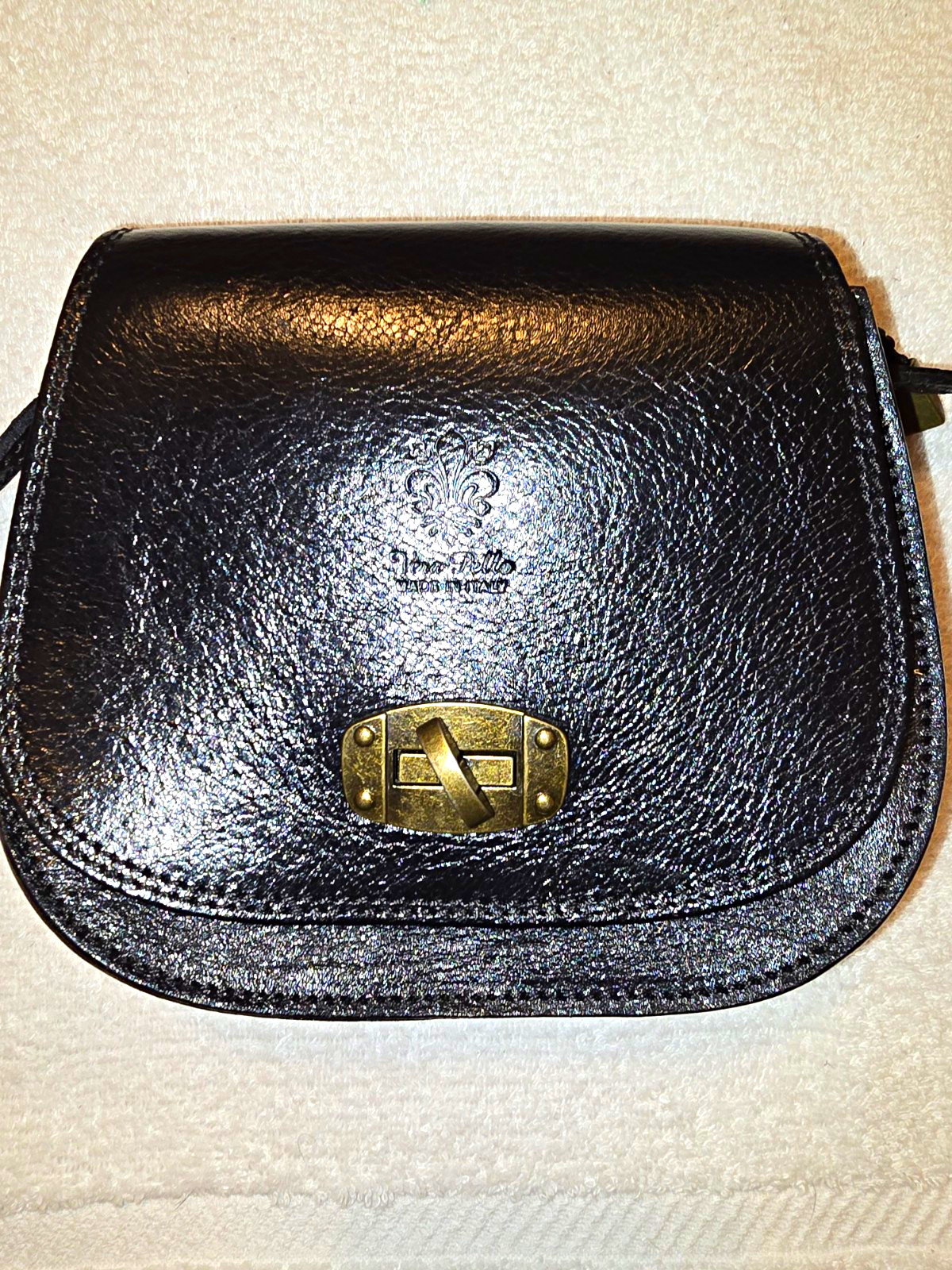Vera Pelle Black Crossbody Bag Turn-Lock Brasstone Hardware Vintage