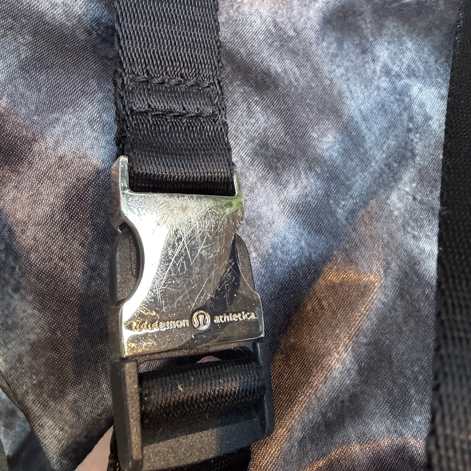 Lululemon Urban Warrior Messenger Bag Gray Chevron Print Silver Hardware