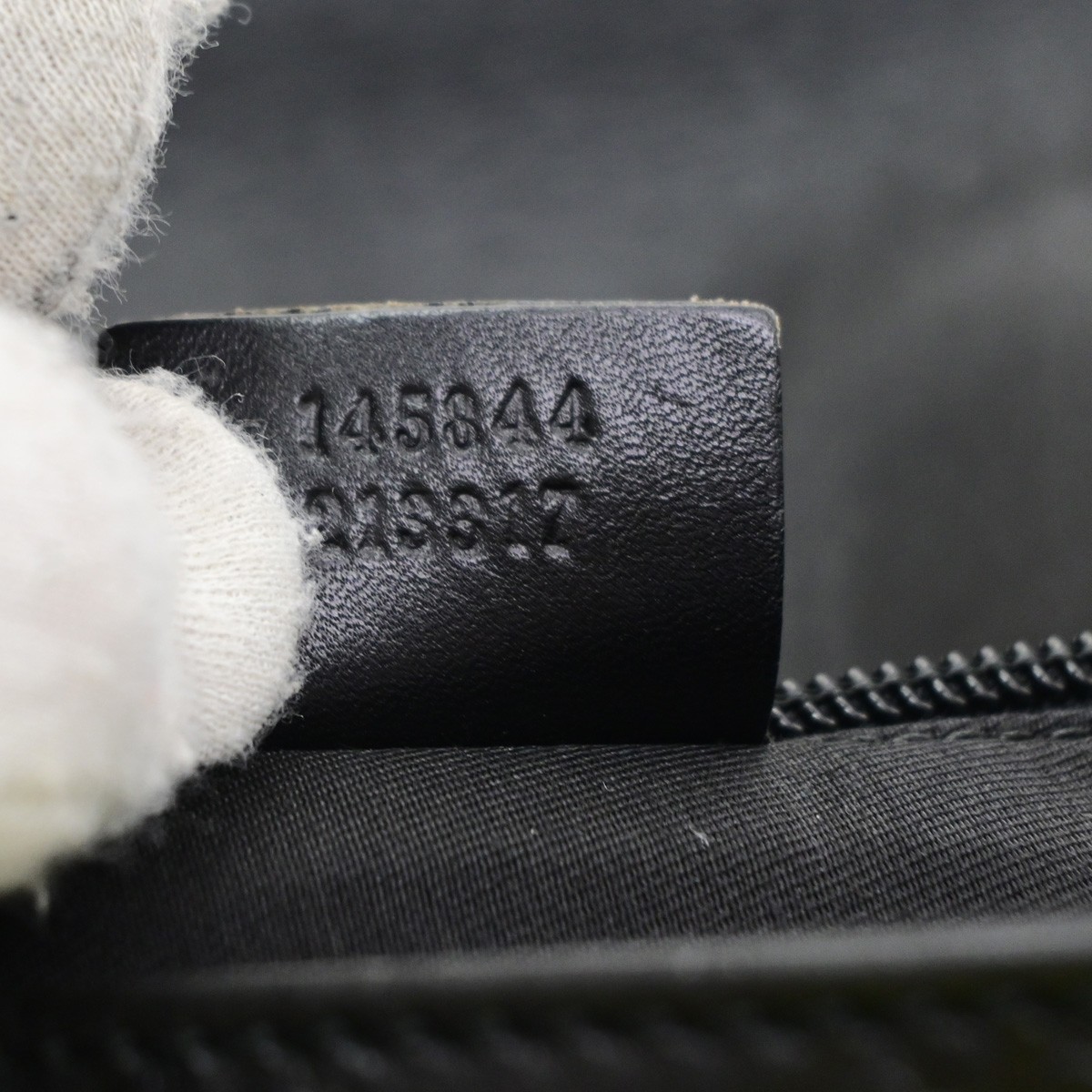 GUCCI GG Pattern Guccissima Shoulder Bag Embossing Leather Black Italy 62SA167