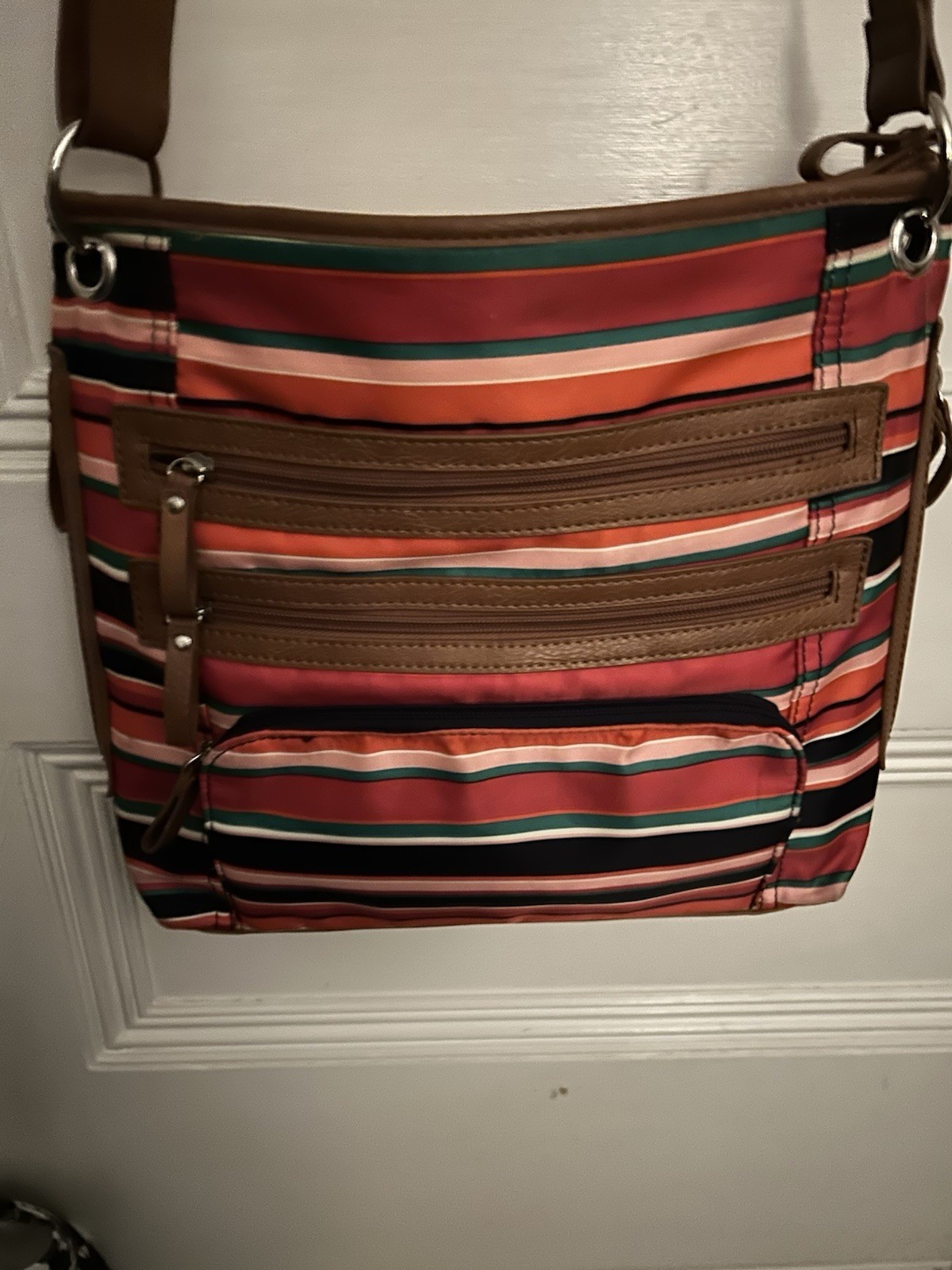 GAL Brightly Colored Striped Cross Body Bag 5 Outer 2 Inner Pockets 47” Strap