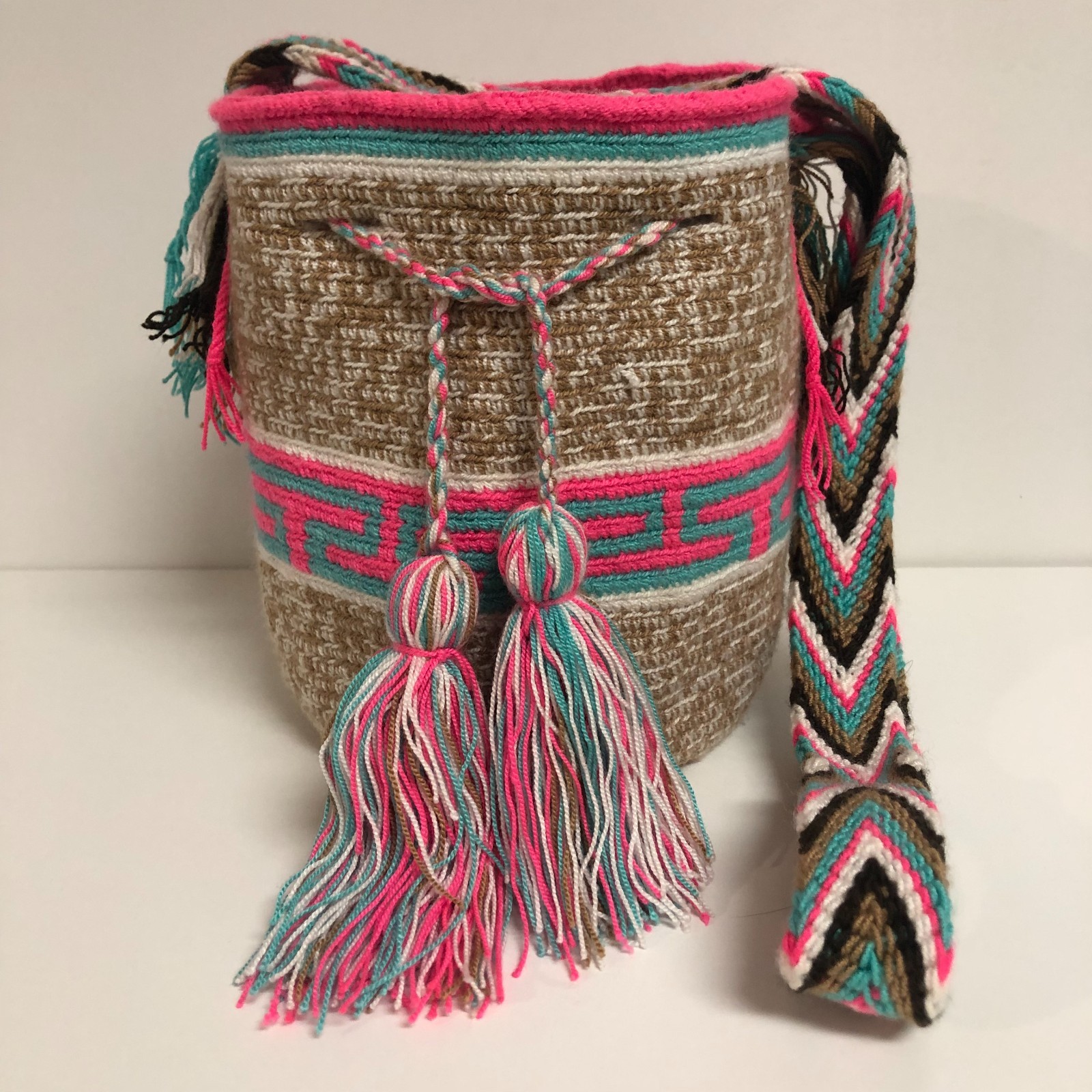 Authentic Colombian Art Mochila Wayuu Size Medium 8.0″ Natural Fibers.