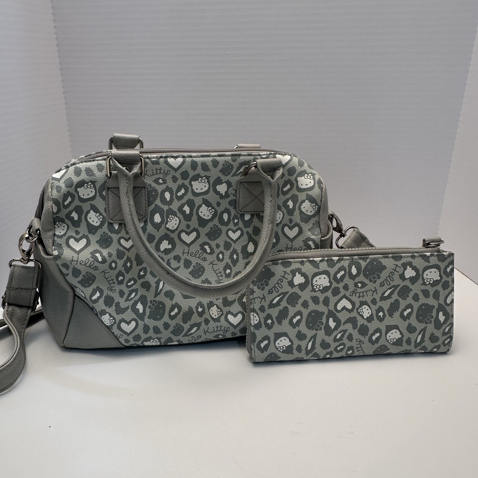 2014 Loungefly x Hello Kitty Silver Leopard/Cheetah Print Vintage Purse & Wallet