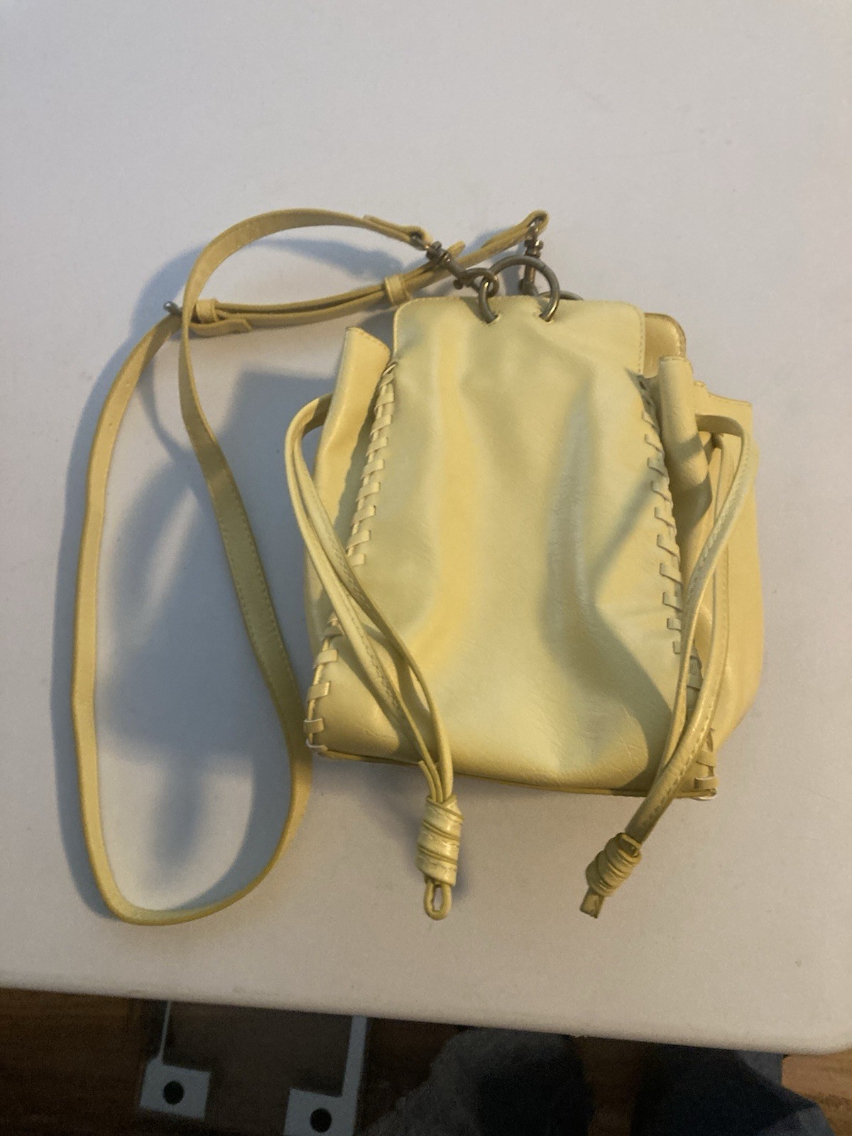 Universal Threads Lemon Yellow Purse Crossbody Magnetic Close Inside Pocket Bag