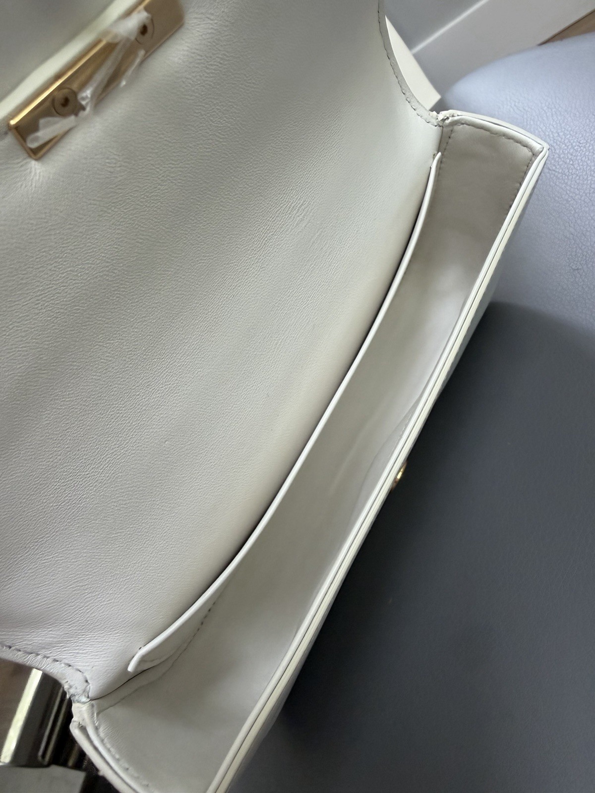 CELINEWHITE SHINY CALFSKIN TRIOMPHE GOLD CHAIN SHOULDER