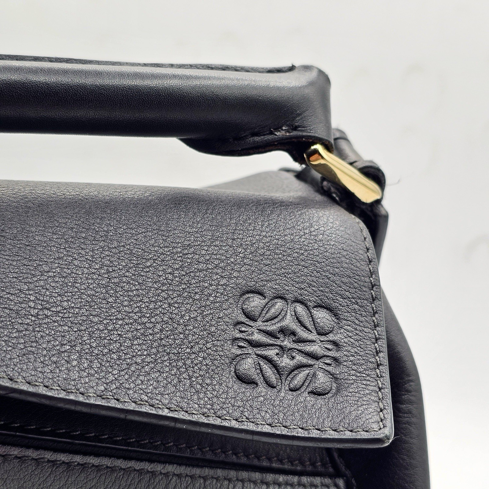 Loewe Puzzle Medium Leather Bag Black Gray Top Handle Crossbody Gold HW