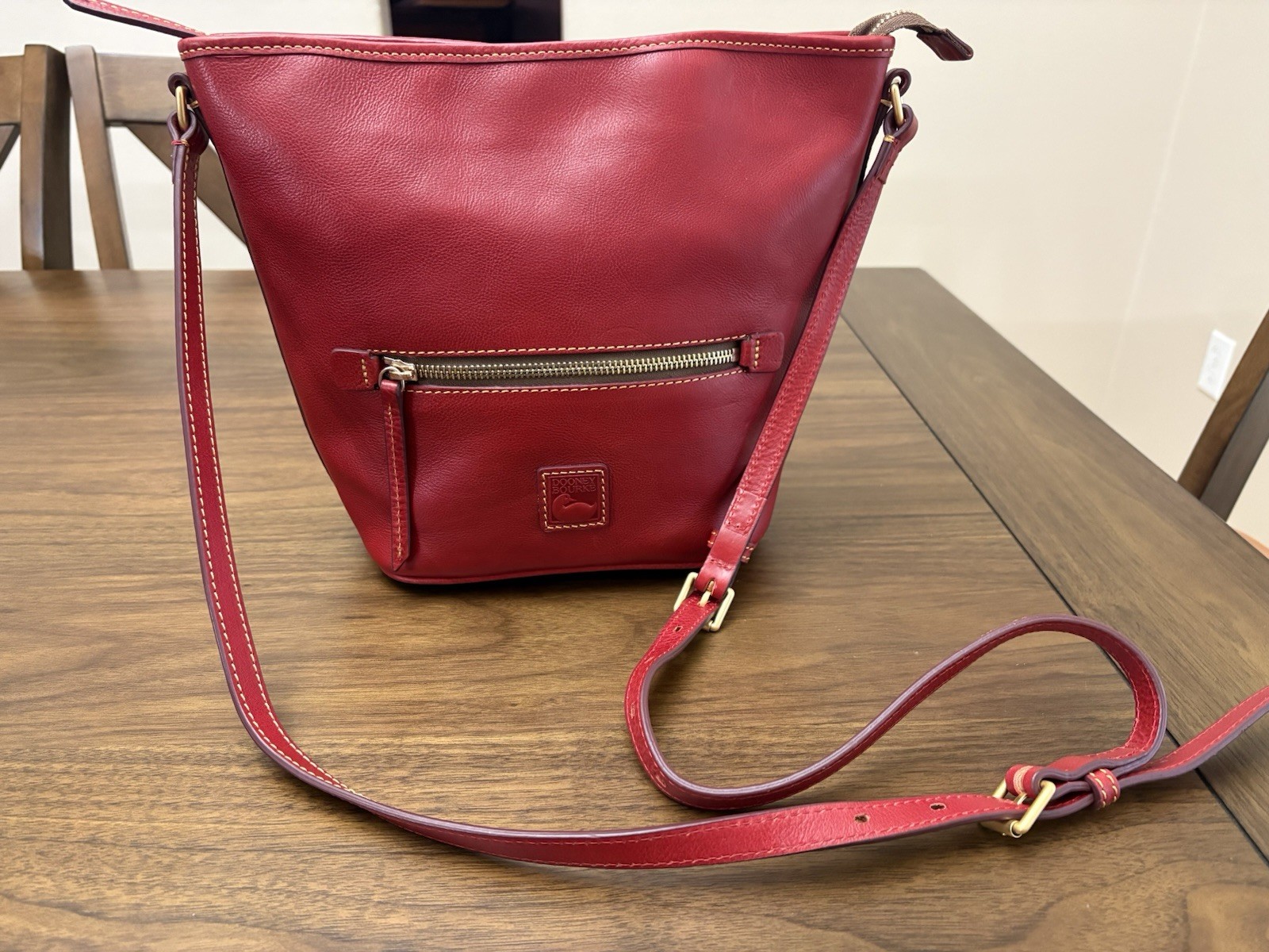 Dooney & Bourke Red Crossbody Bag Zip Adjustable Strap Pockets Gold Key Holder