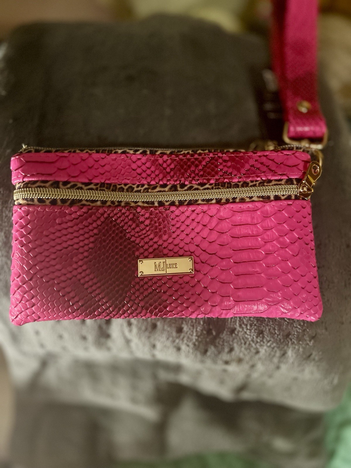 New boutique exclusive MJ pink copperazi leopard Demi more Wristlet