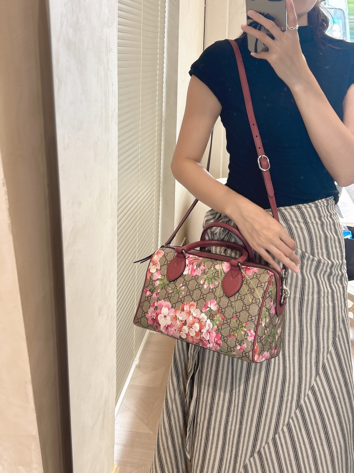 AUTH Gucci GG Blooms Supreme Canvas Pink Floral Boston Bag Crossbody Bag Silver