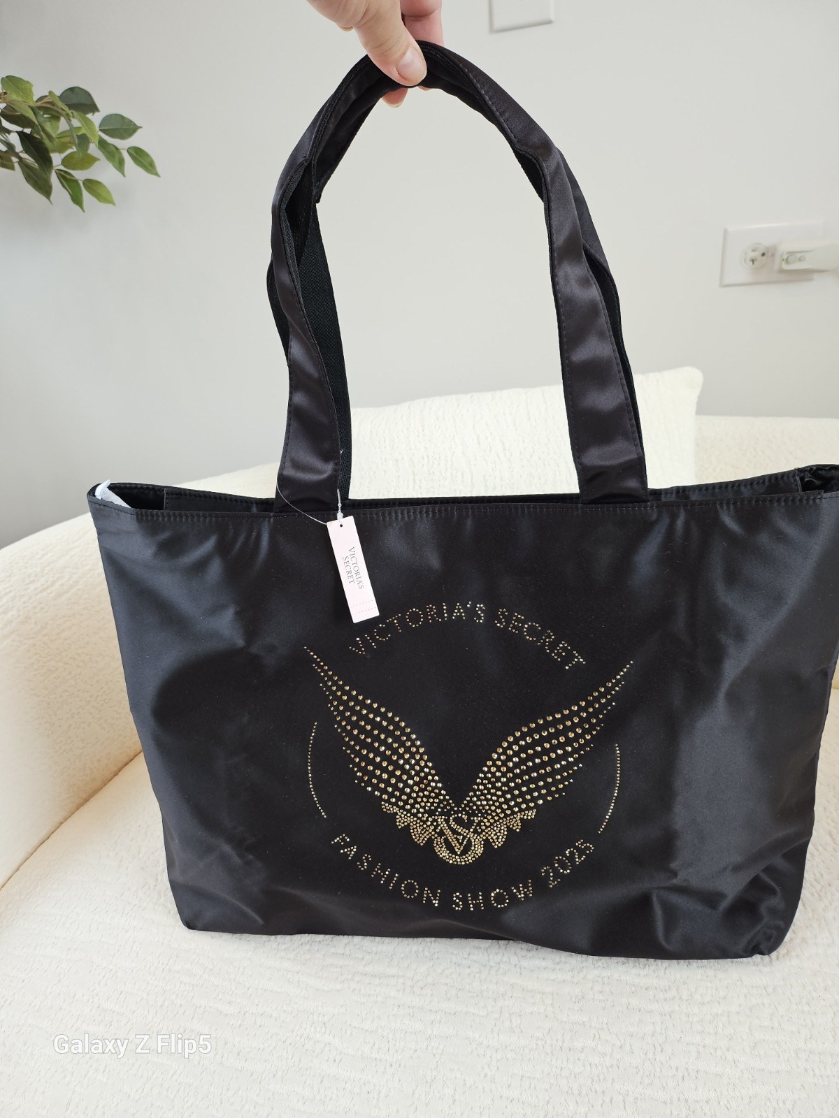 Victoria’s Secret Fashion Show 2023 Black Large Tote Zip Lined Pockets Gold