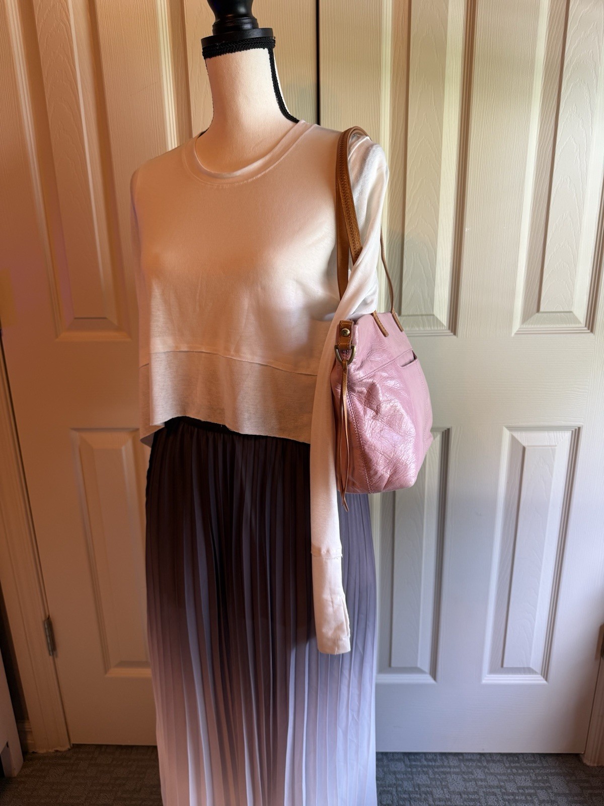 Hobo Pink Shoulder Bag Zip Closure Brown Shoulder Strap Lined Inner Pockets
