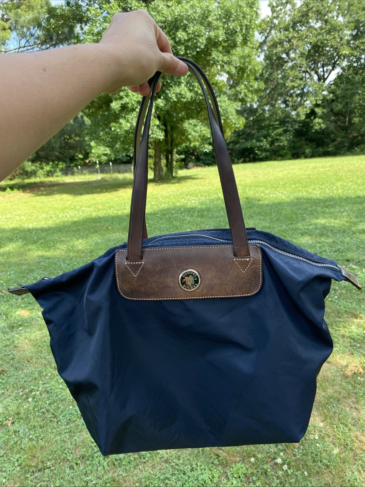 DOONEY & BOURKE Nylon Tote Beach Bag Navy Blue Leather Handles Smoke Free Home