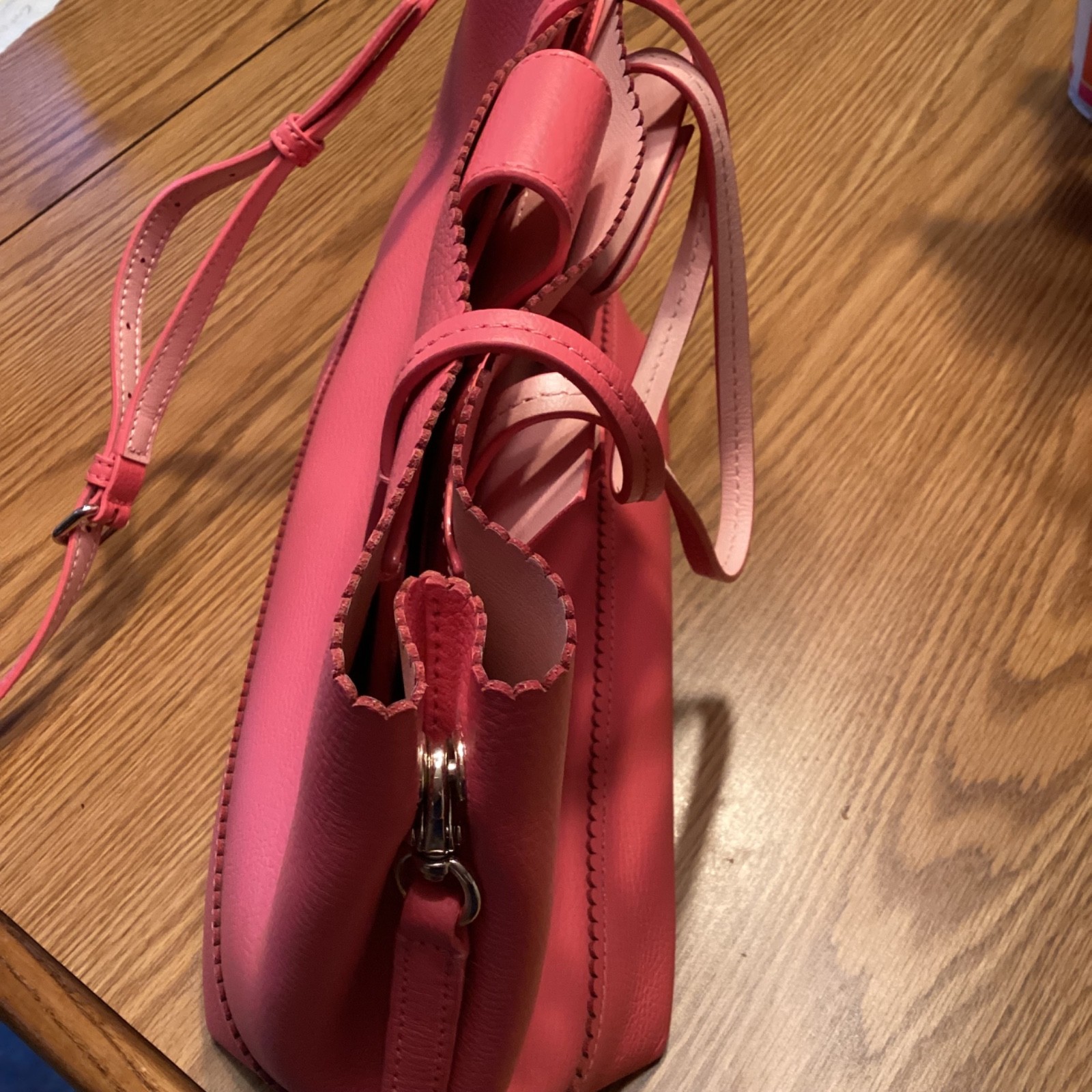Kate spade crossbody,pink beautiful. Approximately 9 in by 12 in.Adjustable stra