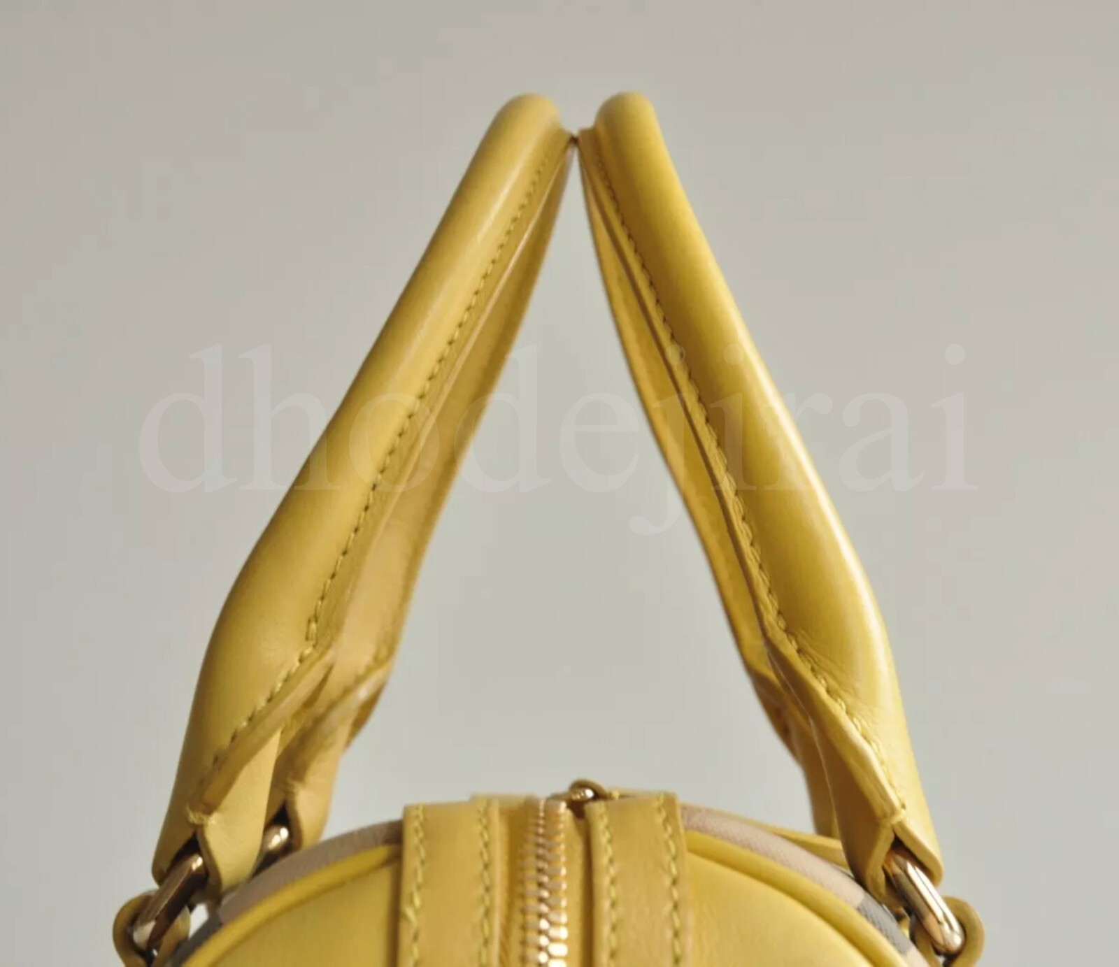 Authentic BNWOT BURBERRY Horseferry Check & Leather Womens Crossbody/Bowling/Bag