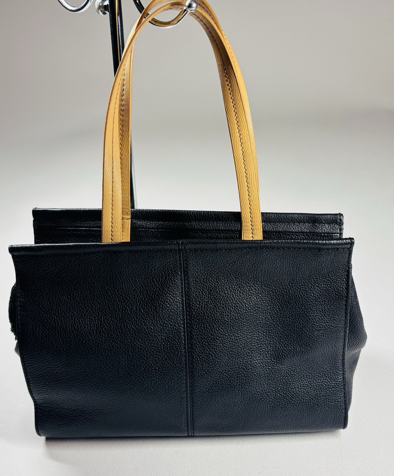 Isaac Mizrahi Live Pebbled Leather Bag In Black And Cream Gold Tote Purse