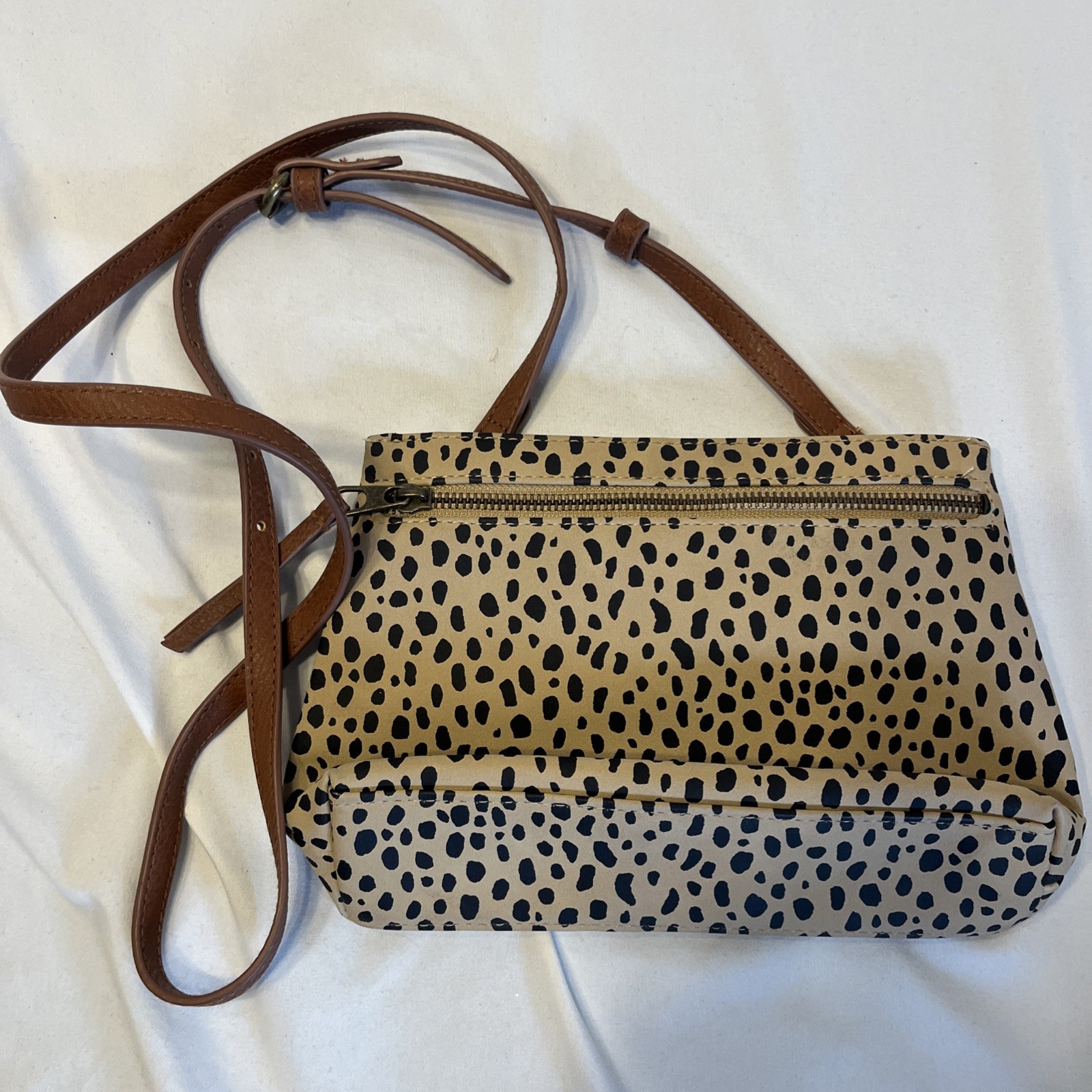 Universal Thread Crossbody Bag 9 x 6.5 Inches Faux Leather Animal Leopard Print