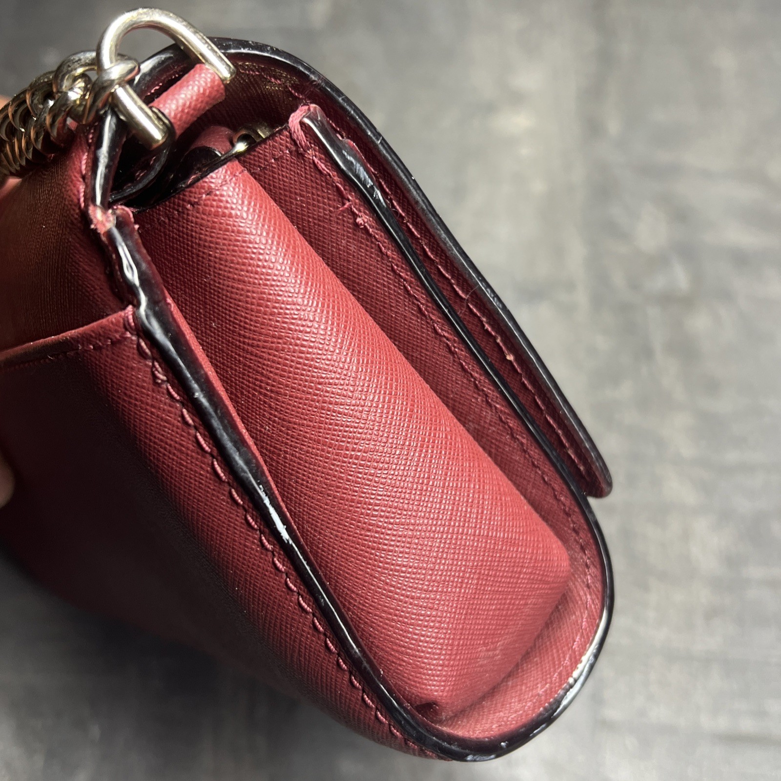 Kate Spade New York Staci Flap Crossbody Shoulder Bag Saffiano Burgund 7.5×4.5×2