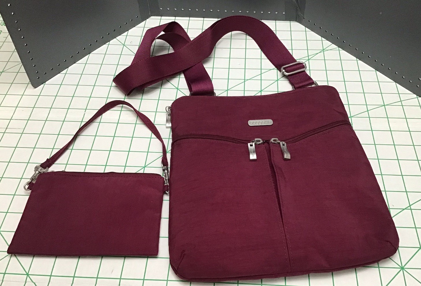 Baggallini Crossbody Messenger Bag With Matching Wristlet Both Exc Burgundy