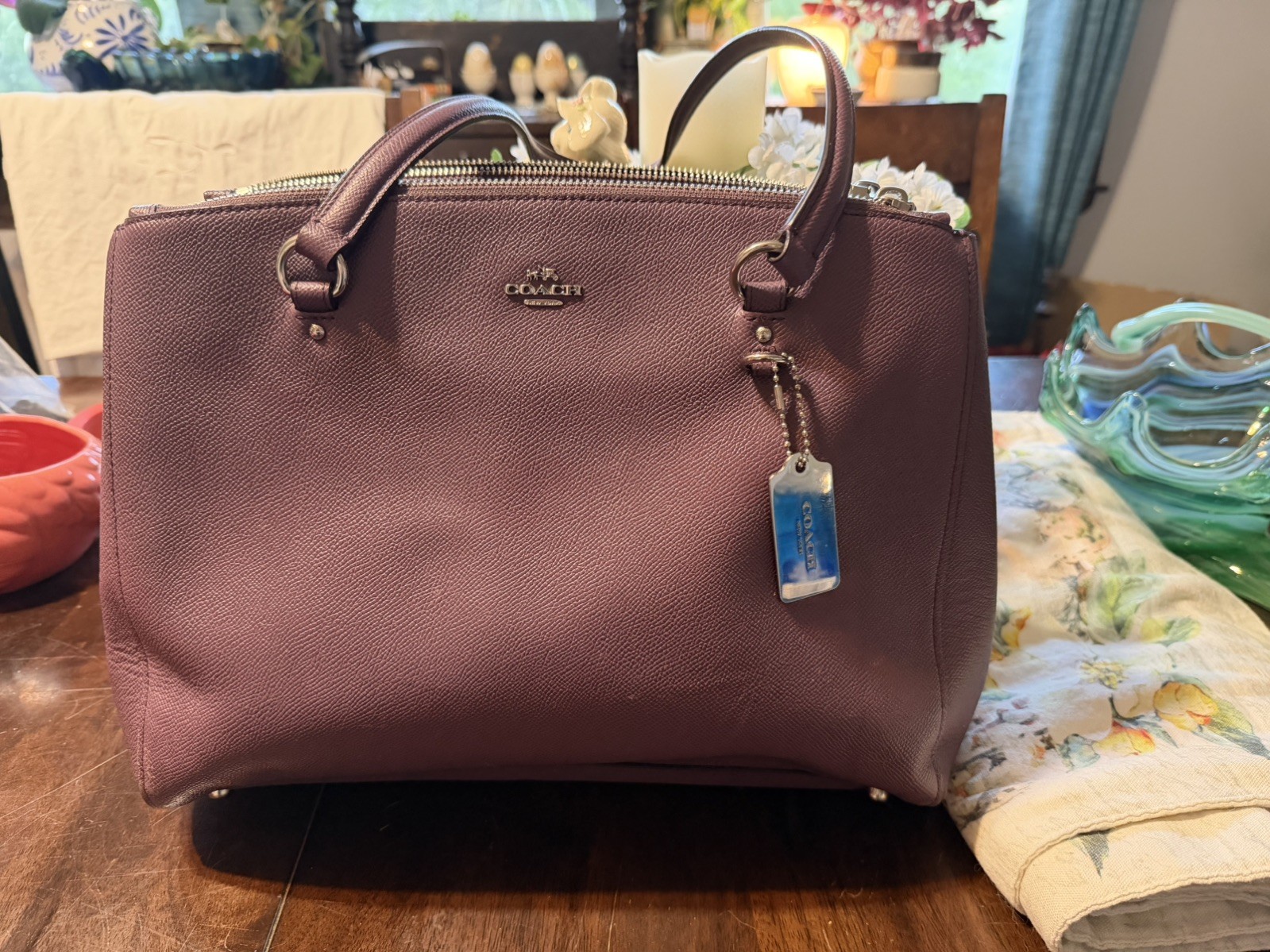 Coach Women’s Medium/ Large Leather Tote Bag W/ Crossbody Strap Lavender EUC!!!!