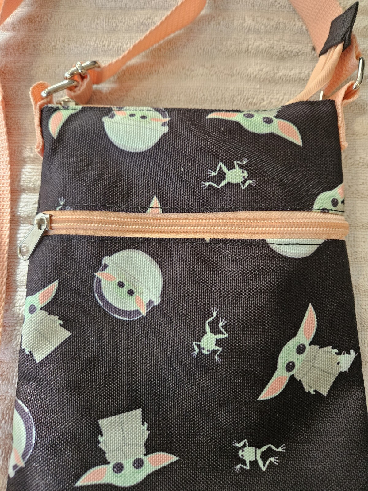 Bioworld Passport Crossbody Bag Star Wars The Mandalorian The Child Grogo EUC